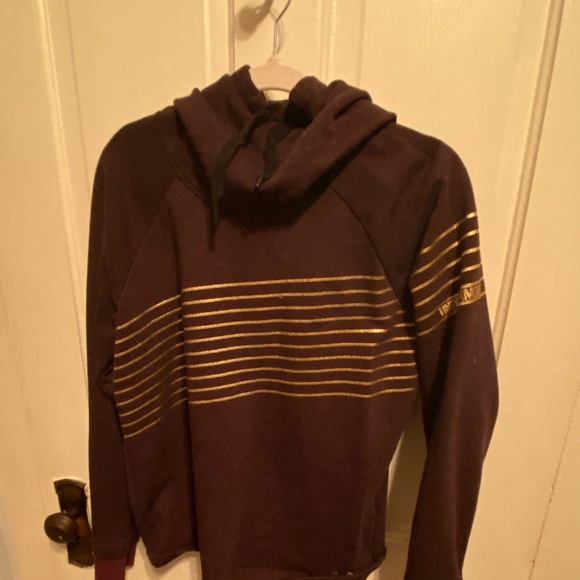 Maroon / purple under armour sweater with gold size medium barely worn ! - Picture 2 of 2